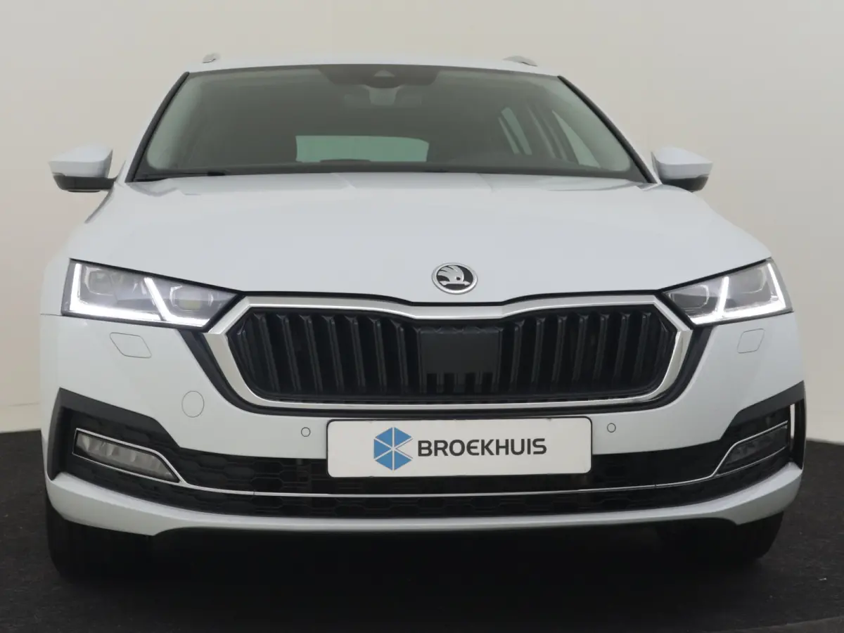 1.4 TSI iV PHEV Sportline business | Elektr. Stoel incl Ventilatie/Verwarm/Memory | Head up display | Dodehoekdetectie | Keyless | Navigatie | Camera achter | Adaptief cruise control | App c