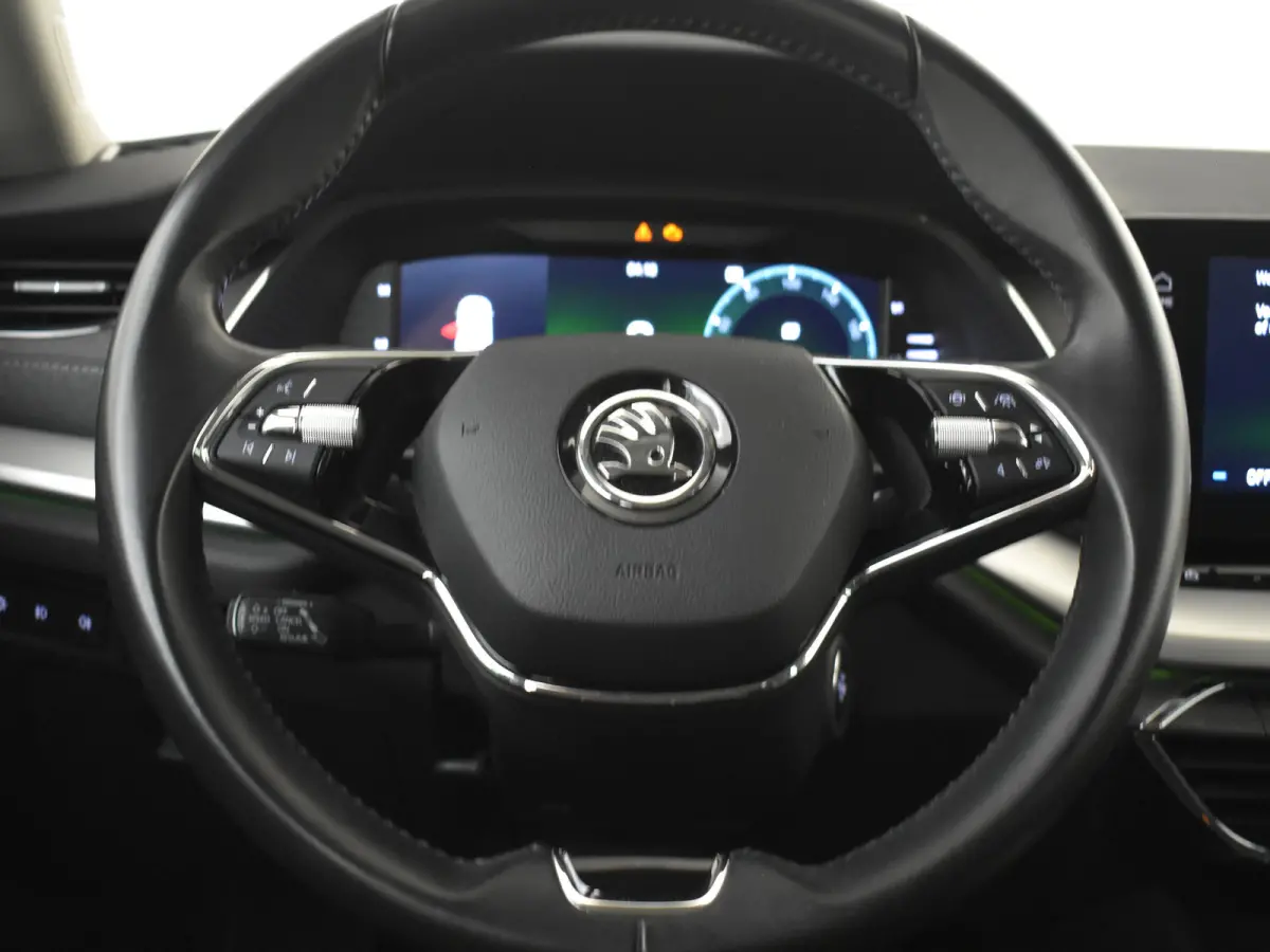 1.4 TSI iV PHEV Sportline business | Elektr. Stoel incl Ventilatie/Verwarm/Memory | Head up display | Dodehoekdetectie | Keyless | Navigatie | Camera achter | Adaptief cruise control | App c