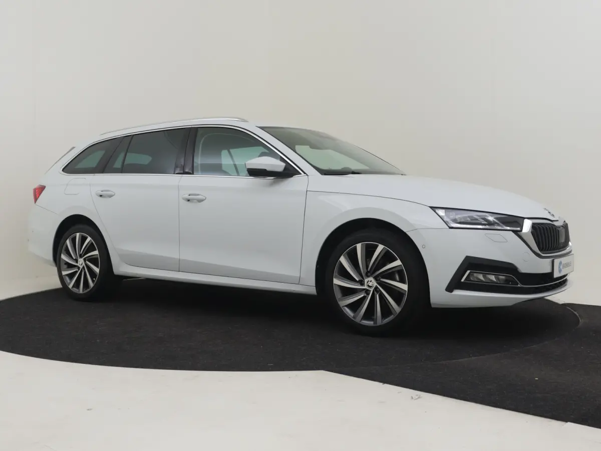 1.4 TSI iV PHEV Sportline business | Elektr. Stoel incl Ventilatie/Verwarm/Memory | Head up display | Dodehoekdetectie | Keyless | Navigatie | Camera achter | Adaptief cruise control | App c