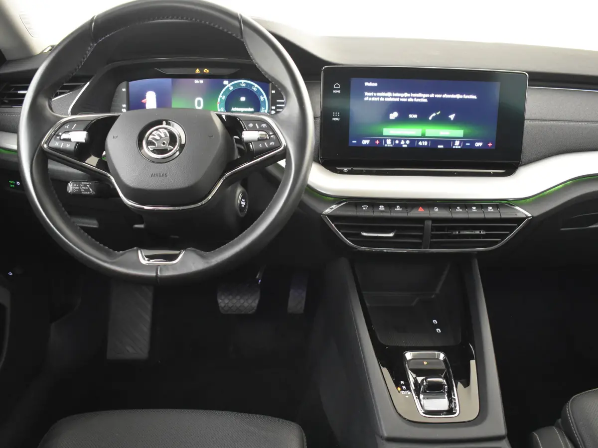 1.4 TSI iV PHEV Sportline business | Elektr. Stoel incl Ventilatie/Verwarm/Memory | Head up display | Dodehoekdetectie | Keyless | Navigatie | Camera achter | Adaptief cruise control | App c
