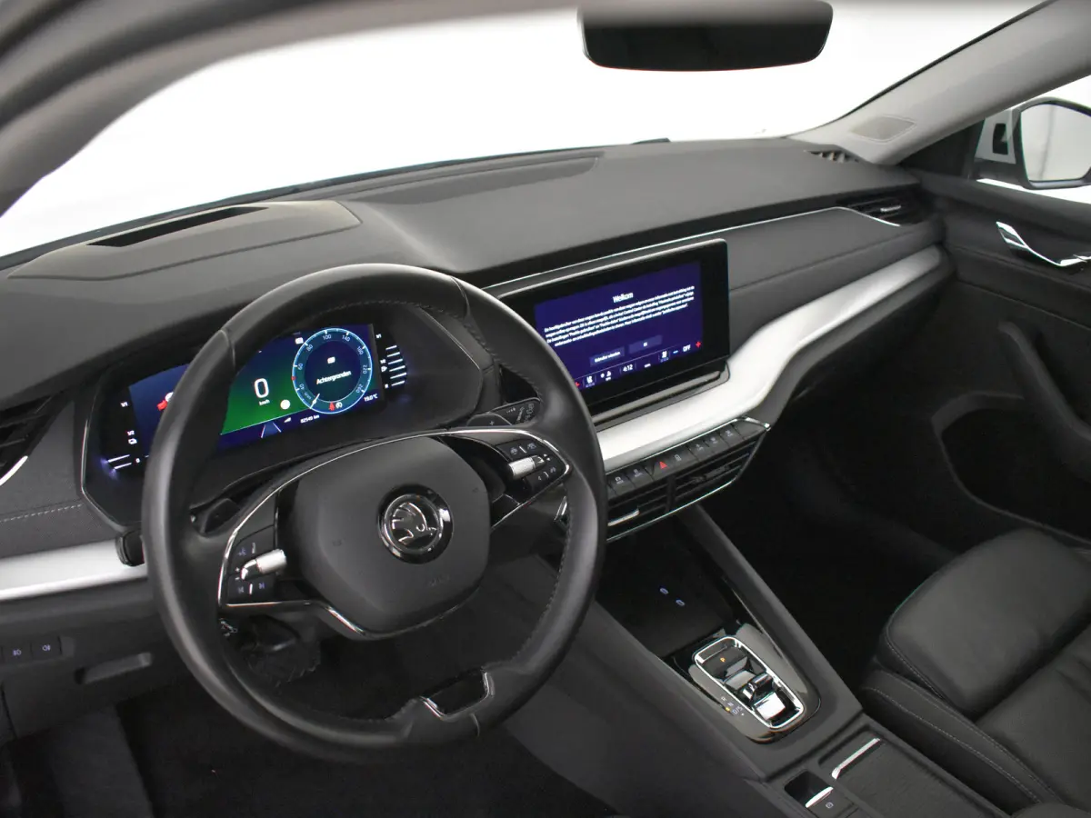 1.4 TSI iV PHEV Sportline business | Elektr. Stoel incl Ventilatie/Verwarm/Memory | Head up display | Dodehoekdetectie | Keyless | Navigatie | Camera achter | Adaptief cruise control | App c
