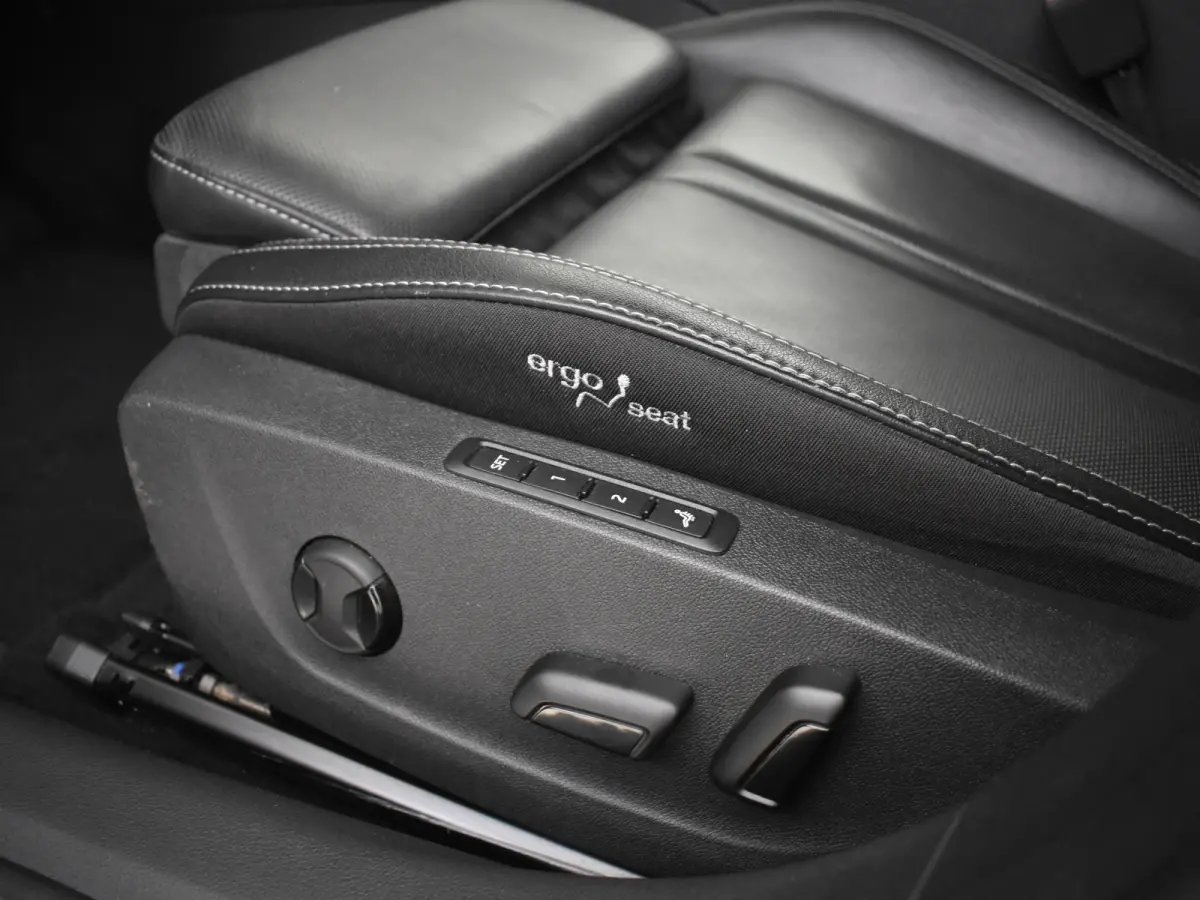 1.4 TSI iV PHEV Sportline business | Elektr. Stoel incl Ventilatie/Verwarm/Memory | Head up display | Dodehoekdetectie | Keyless | Navigatie | Camera achter | Adaptief cruise control | App c
