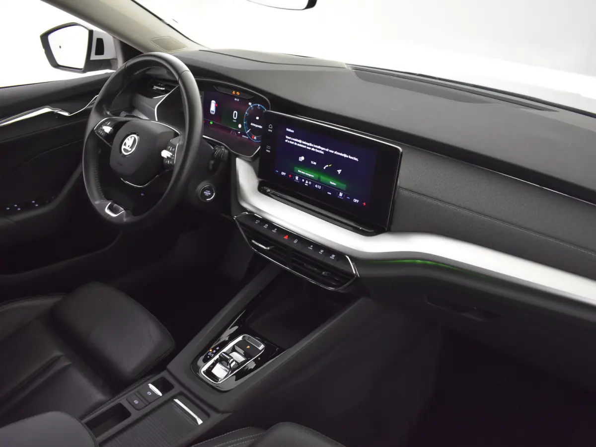1.4 TSI iV PHEV Sportline business | Elektr. Stoel incl Ventilatie/Verwarm/Memory | Head up display | Dodehoekdetectie | Keyless | Navigatie | Camera achter | Adaptief cruise control | App c