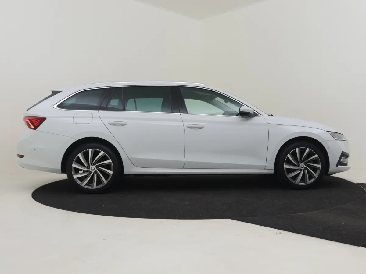 1.4 TSI iV PHEV Sportline business | Elektr. Stoel incl Ventilatie/Verwarm/Memory | Head up display | Dodehoekdetectie | Keyless | Navigatie | Camera achter | Adaptief cruise control | App c