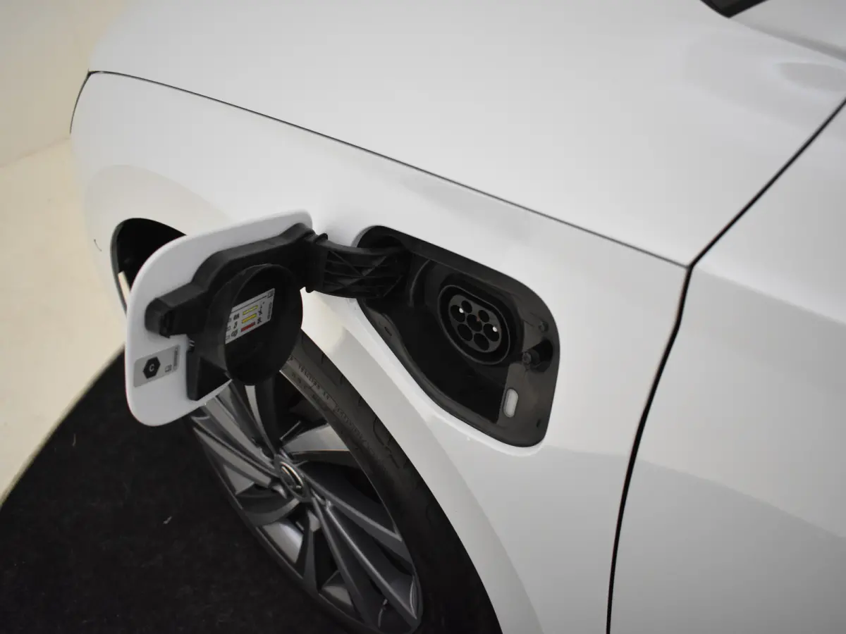 1.4 TSI iV PHEV Sportline business | Elektr. Stoel incl Ventilatie/Verwarm/Memory | Head up display | Dodehoekdetectie | Keyless | Navigatie | Camera achter | Adaptief cruise control | App c