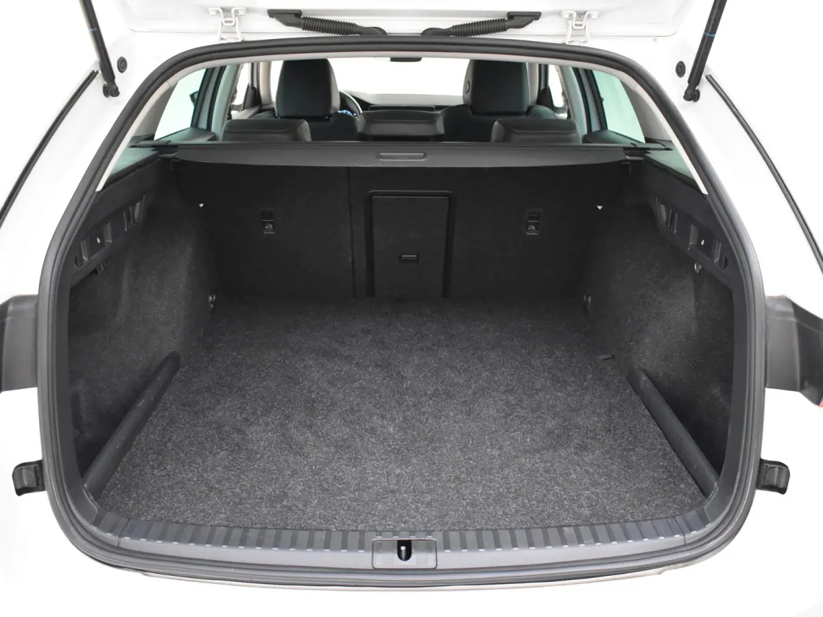 1.4 TSI iV PHEV Sportline business | Elektr. Stoel incl Ventilatie/Verwarm/Memory | Head up display | Dodehoekdetectie | Keyless | Navigatie | Camera achter | Adaptief cruise control | App c