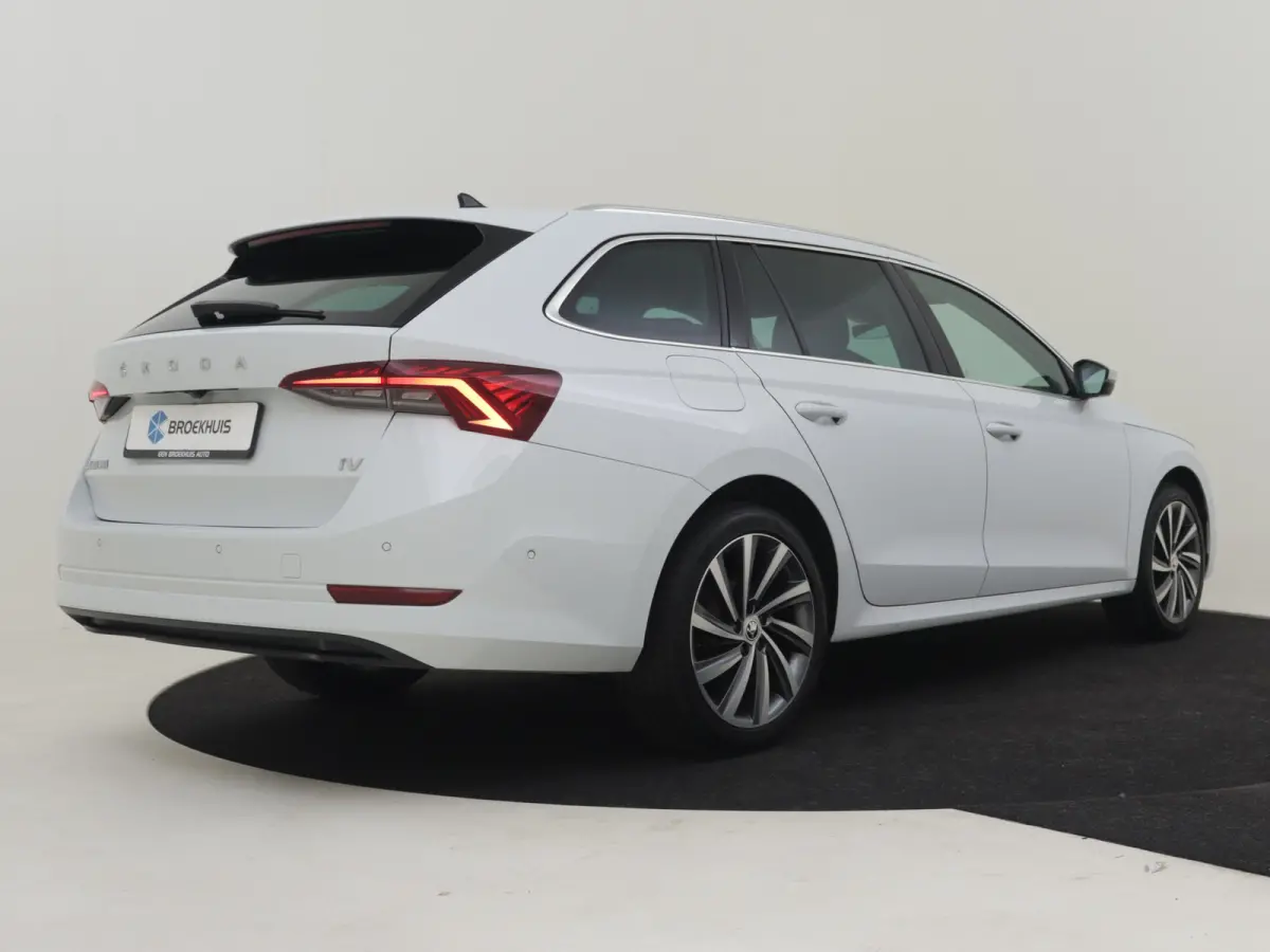 1.4 TSI iV PHEV Sportline business | Elektr. Stoel incl Ventilatie/Verwarm/Memory | Head up display | Dodehoekdetectie | Keyless | Navigatie | Camera achter | Adaptief cruise control | App c