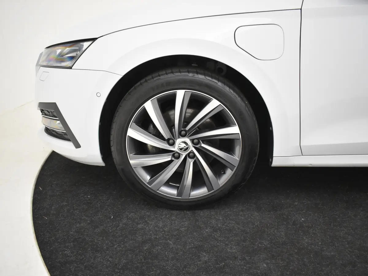 1.4 TSI iV PHEV Sportline business | Elektr. Stoel incl Ventilatie/Verwarm/Memory | Head up display | Dodehoekdetectie | Keyless | Navigatie | Camera achter | Adaptief cruise control | App c