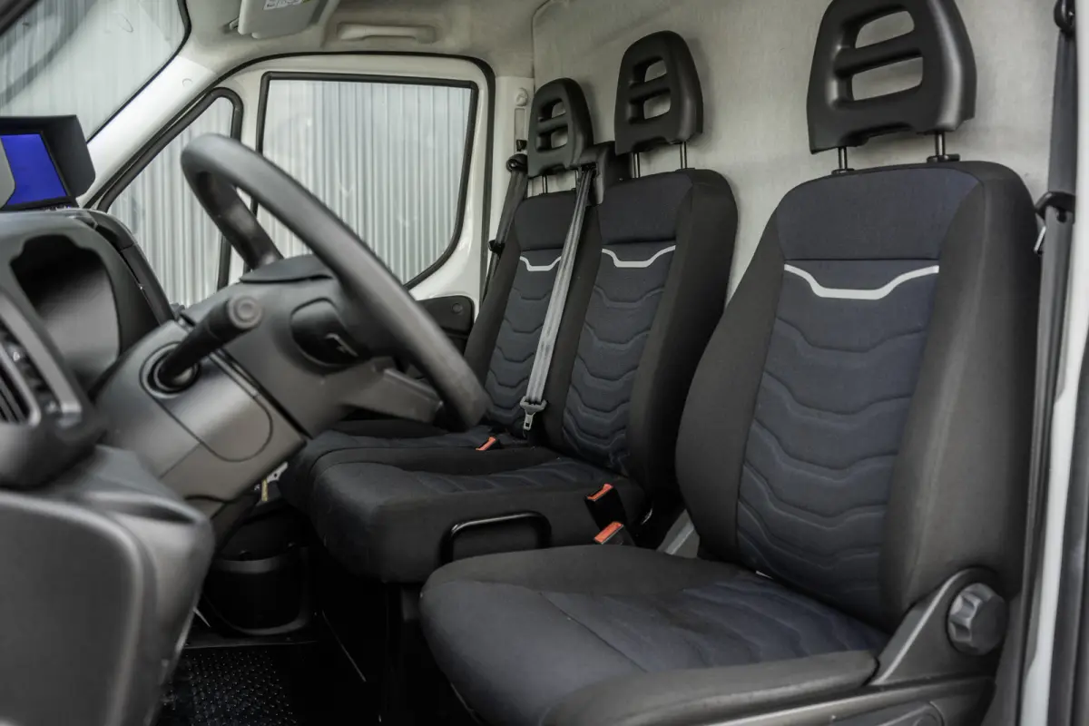 **35S16V 2.3 L4H2 | Euro 6 | 157 PK | Airco | Camera | 3500 KG Trekgewicht | MF Stuur | 3-Persoons**