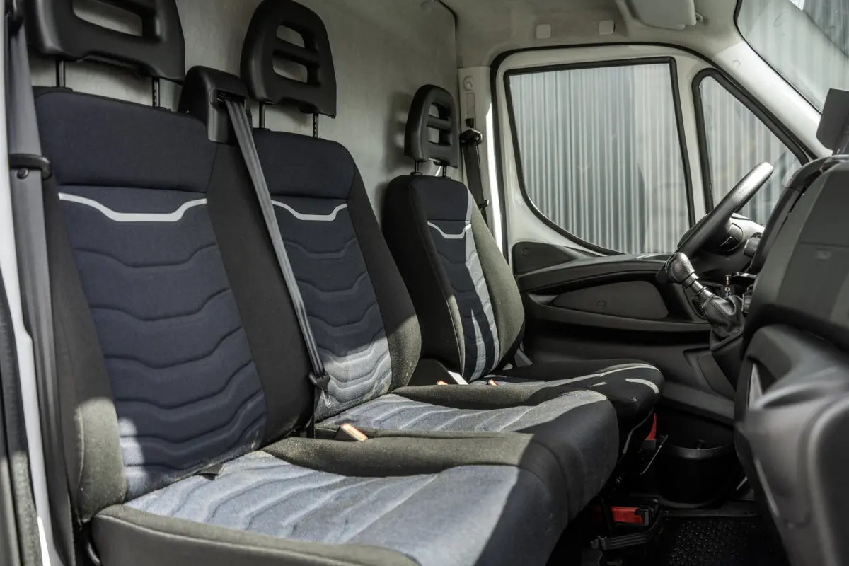 **35S16V 2.3 L4H2 | Euro 6 | 157 PK | Airco | Camera | 3500 KG Trekgewicht | MF Stuur | 3-Persoons**