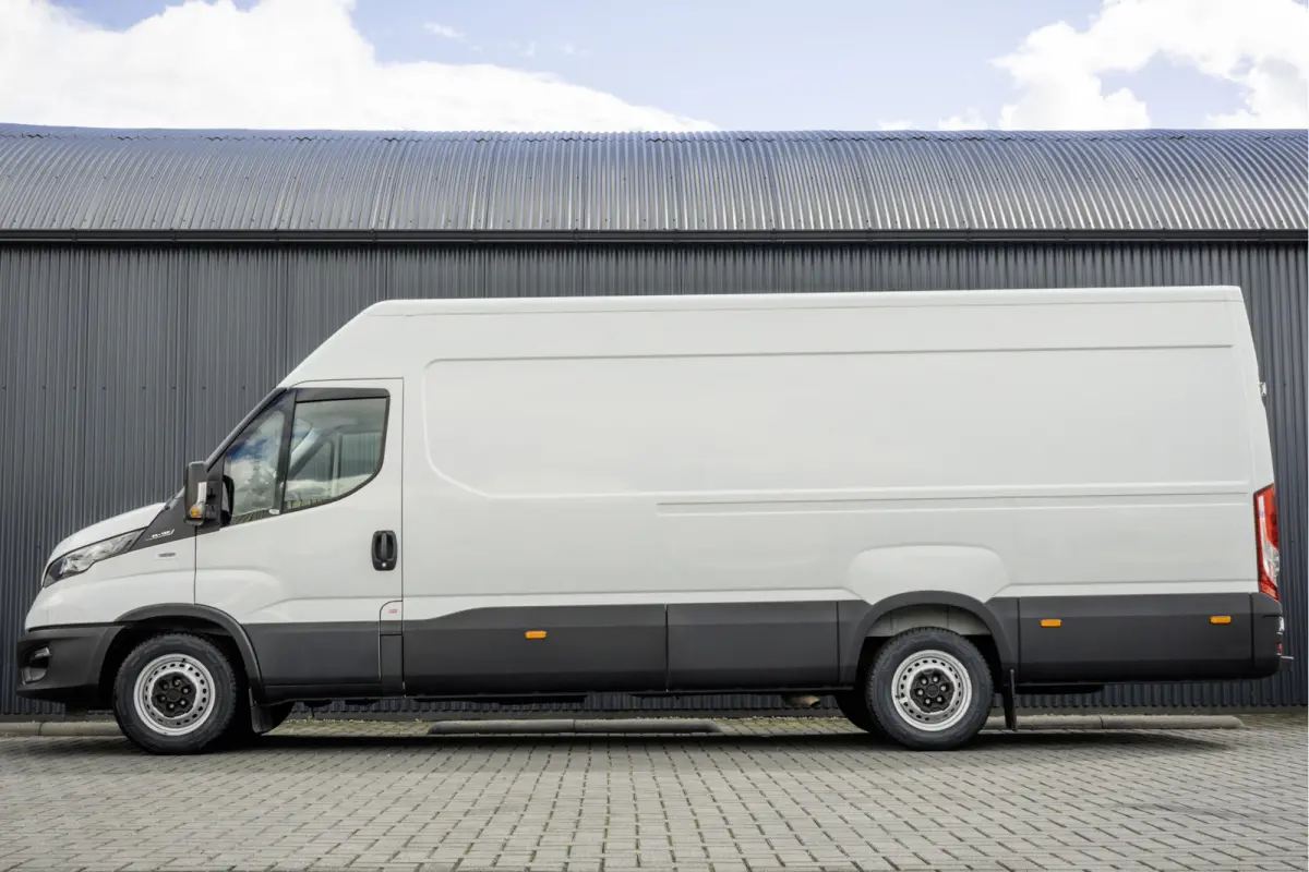 **35S16V 2.3 L4H2 | Euro 6 | 157 PK | Airco | Camera | 3500 KG Trekgewicht | MF Stuur | 3-Persoons**