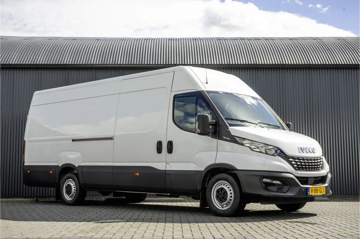 **35S16V 2.3 L4H2 | Euro 6 | 157 PK | Airco | Camera | 3500 KG Trekgewicht | MF Stuur | 3-Persoons**