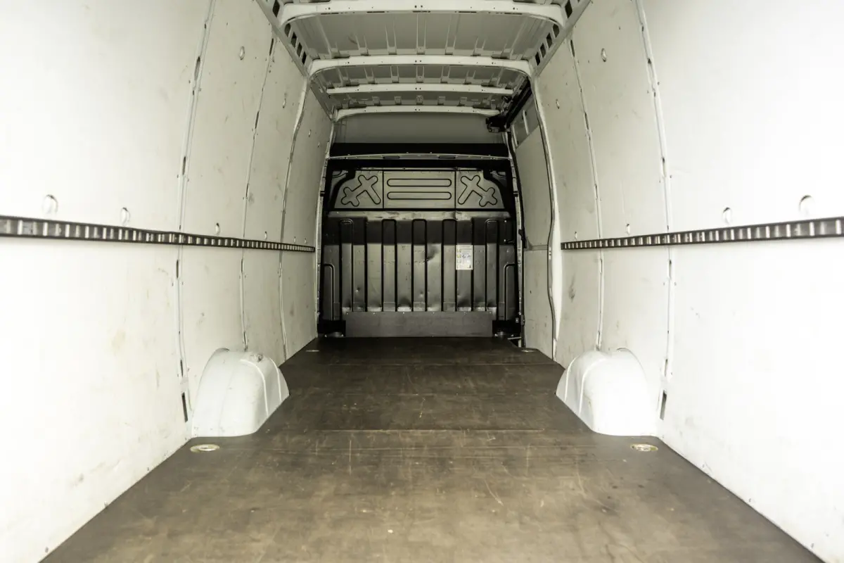 **35S16V 2.3 L4H2 | Euro 6 | 157 PK | Airco | Camera | 3500 KG Trekgewicht | MF Stuur | 3-Persoons**