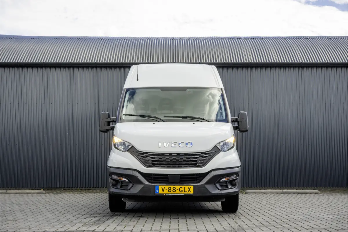 **35S16V 2.3 L4H2 | Euro 6 | 157 PK | Airco | Camera | 3500 KG Trekgewicht | MF Stuur | 3-Persoons**