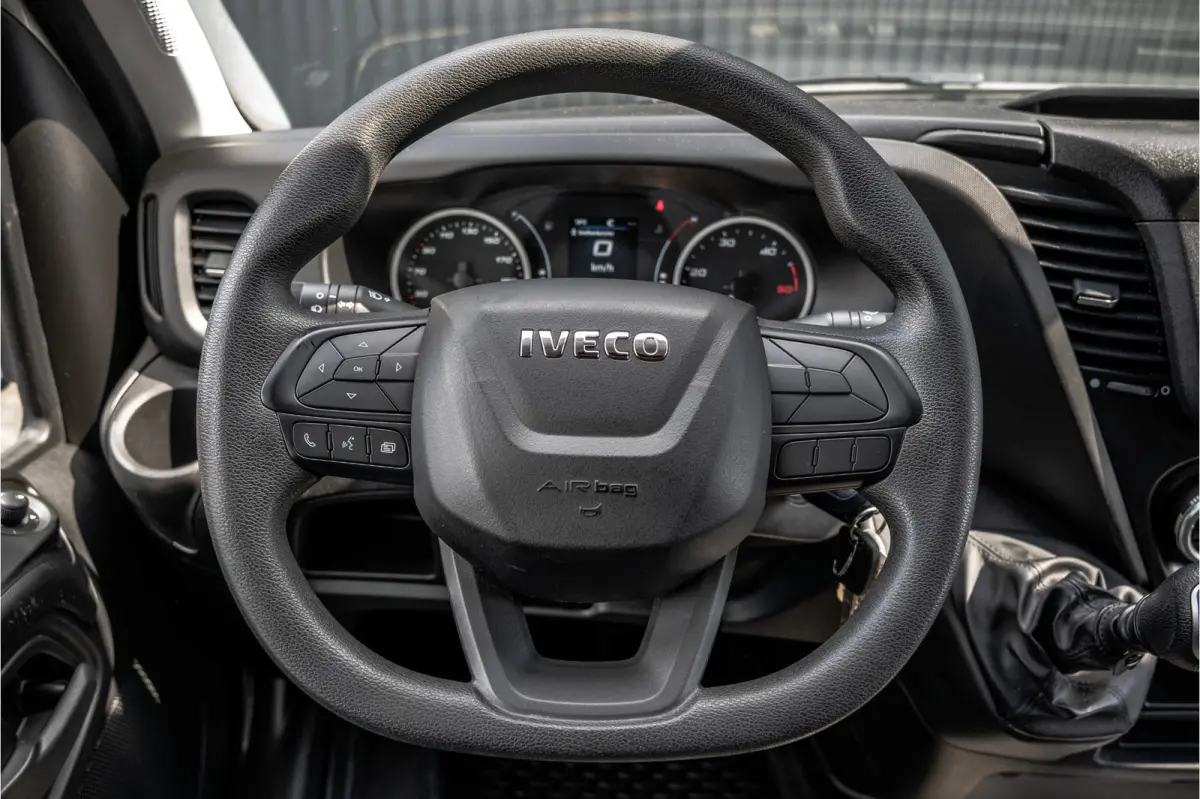 **35S16 | L4H2 | 157 PK | 3-Zits | Airco | Parkeersensoren**
