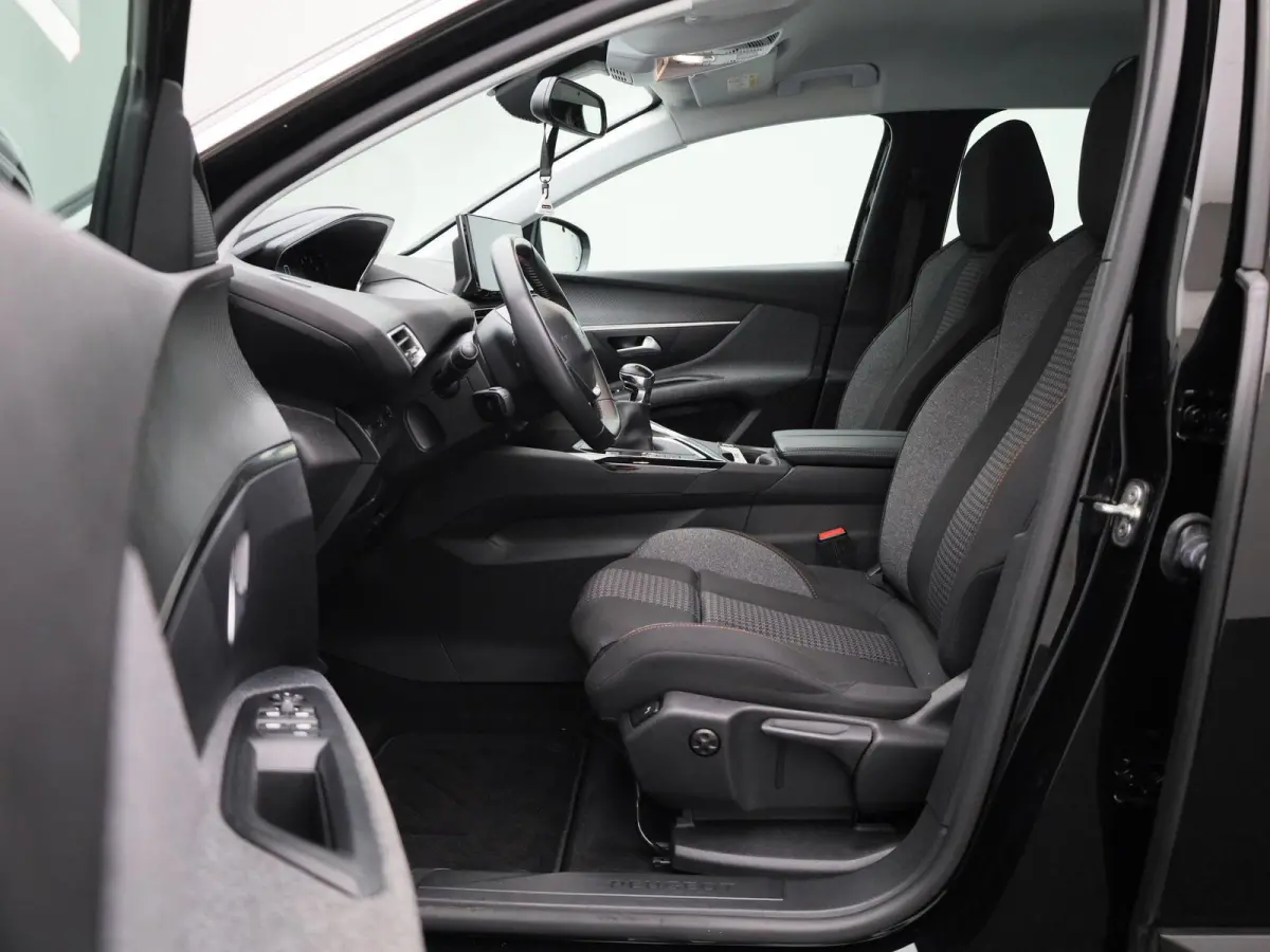 1.2 PureTech Blue Lease Active | NAVIGATIE | ACHTERUITRIJCAMERA | APPLE CARPLAY / ANDROID AUTO | CLIMATE CONTROL |