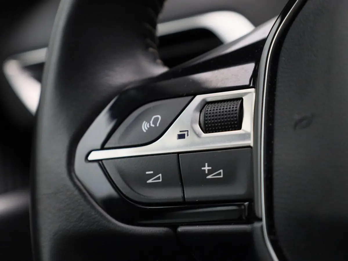 1.2 PureTech Blue Lease Active | NAVIGATIE | ACHTERUITRIJCAMERA | APPLE CARPLAY / ANDROID AUTO | CLIMATE CONTROL |