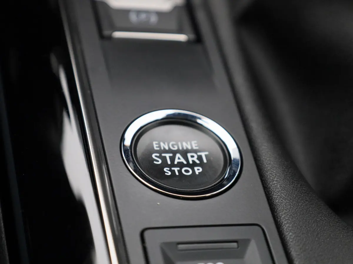 1.2 PureTech Blue Lease Active | NAVIGATIE | ACHTERUITRIJCAMERA | APPLE CARPLAY / ANDROID AUTO | CLIMATE CONTROL |