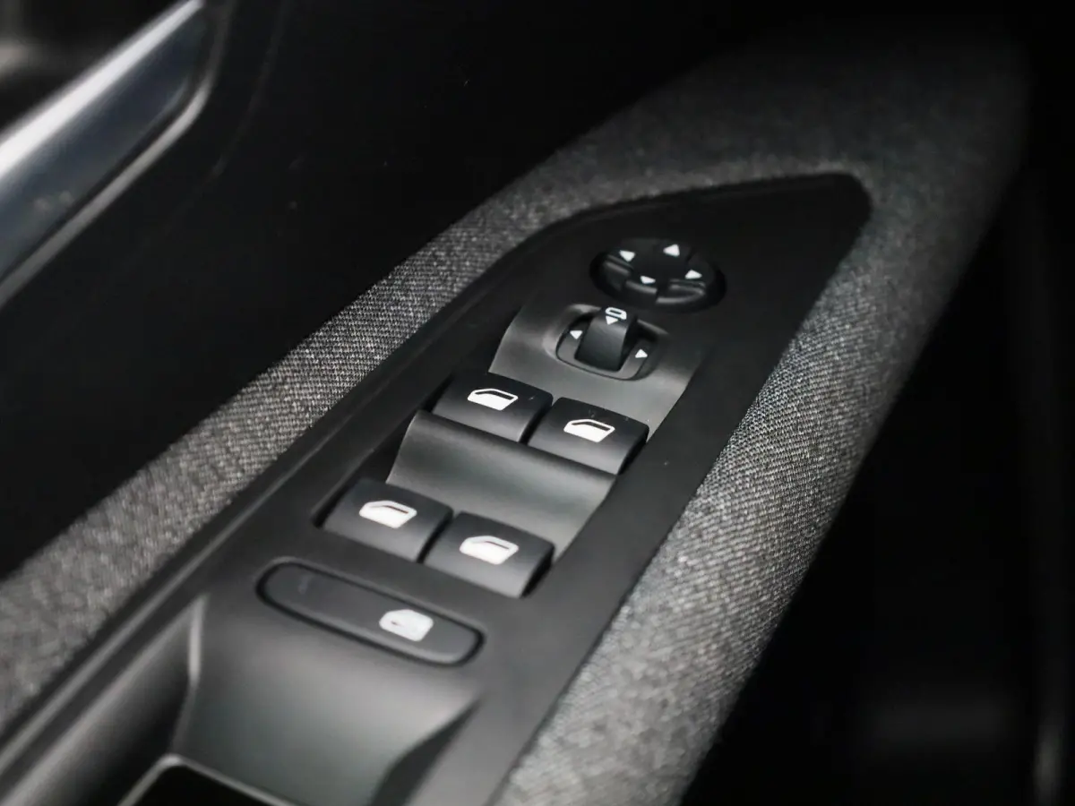 1.2 PureTech Blue Lease Active | NAVIGATIE | ACHTERUITRIJCAMERA | APPLE CARPLAY / ANDROID AUTO | CLIMATE CONTROL |