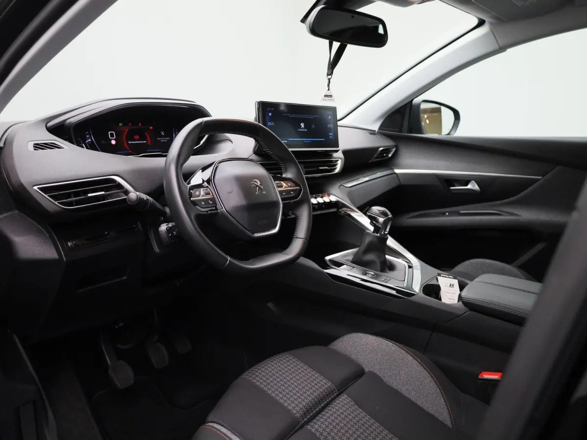 1.2 PureTech Blue Lease Active | NAVIGATIE | ACHTERUITRIJCAMERA | APPLE CARPLAY / ANDROID AUTO | CLIMATE CONTROL |