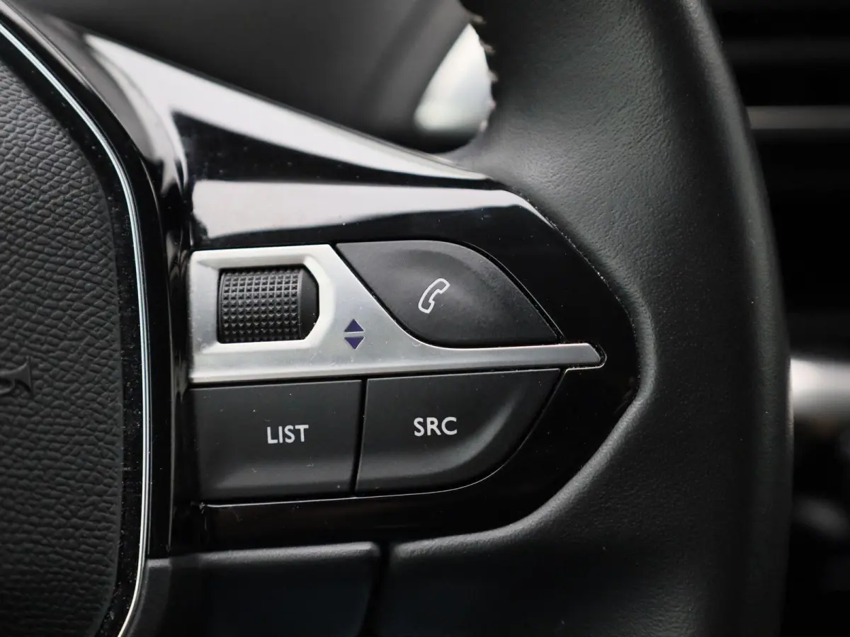 1.2 PureTech Blue Lease Active | NAVIGATIE | ACHTERUITRIJCAMERA | APPLE CARPLAY / ANDROID AUTO | CLIMATE CONTROL |