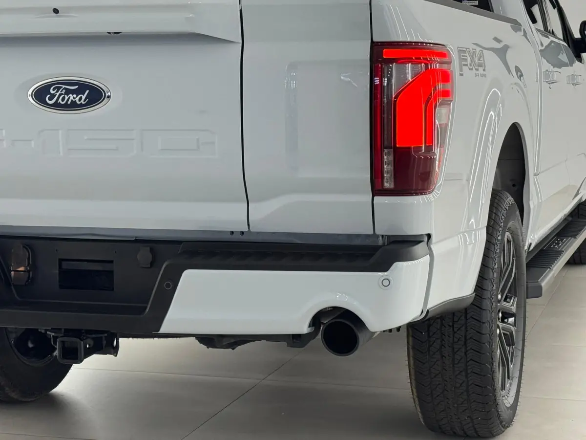 USA 5.0 V8 Lariat black FX4 / B&O / Pano / HUD
