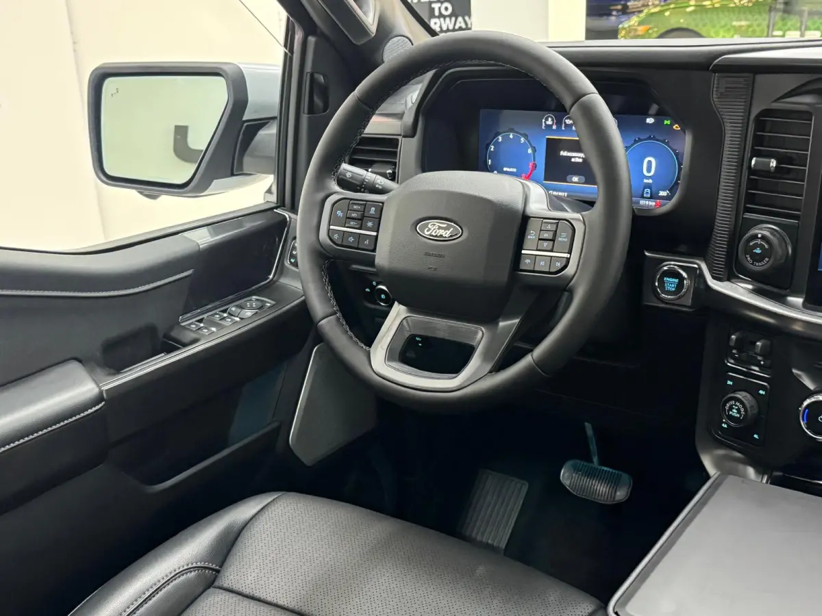 USA 5.0 V8 Lariat black FX4 / B&O / Pano / HUD