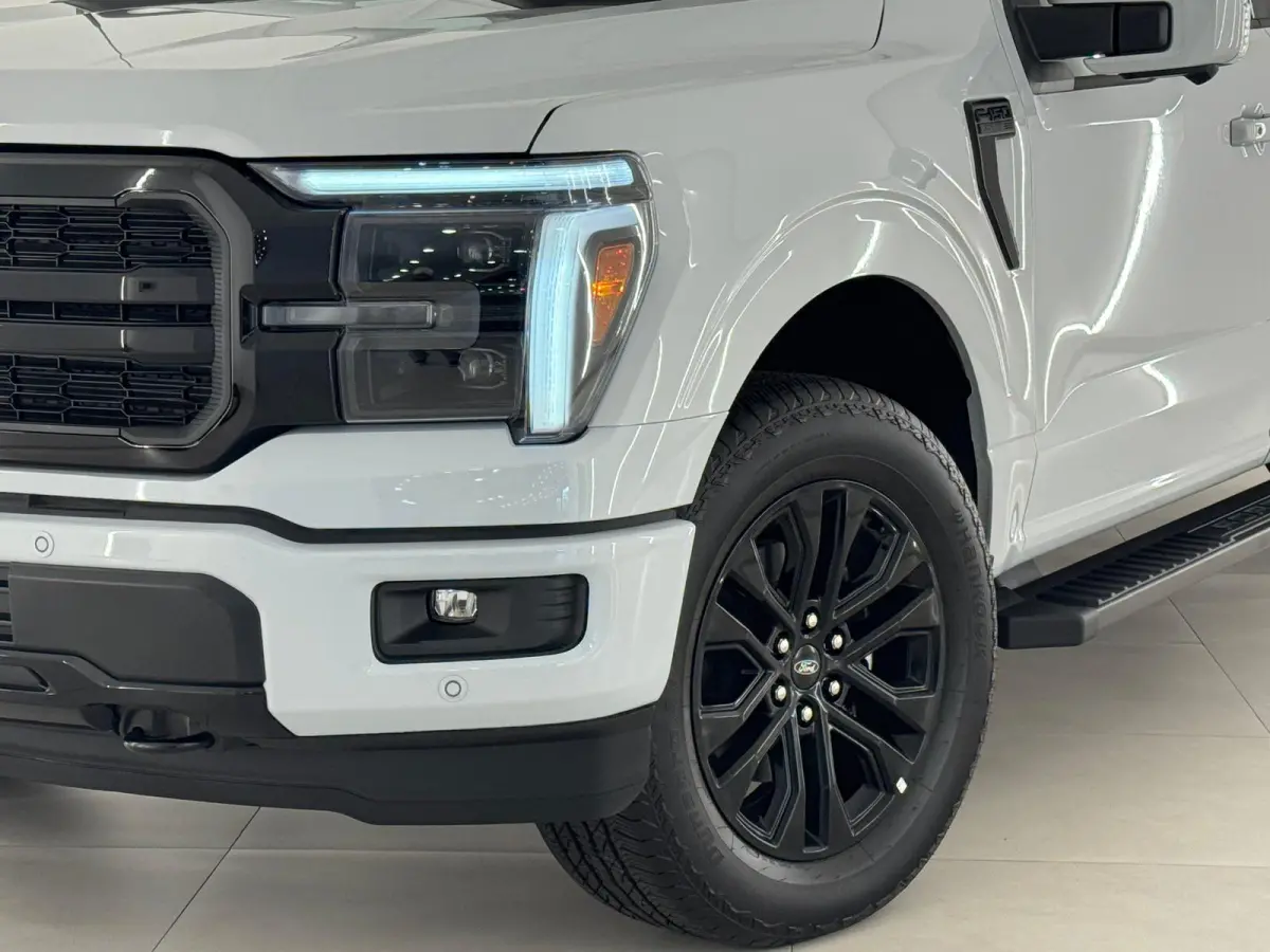 USA 5.0 V8 Lariat black FX4 / B&O / Pano / HUD