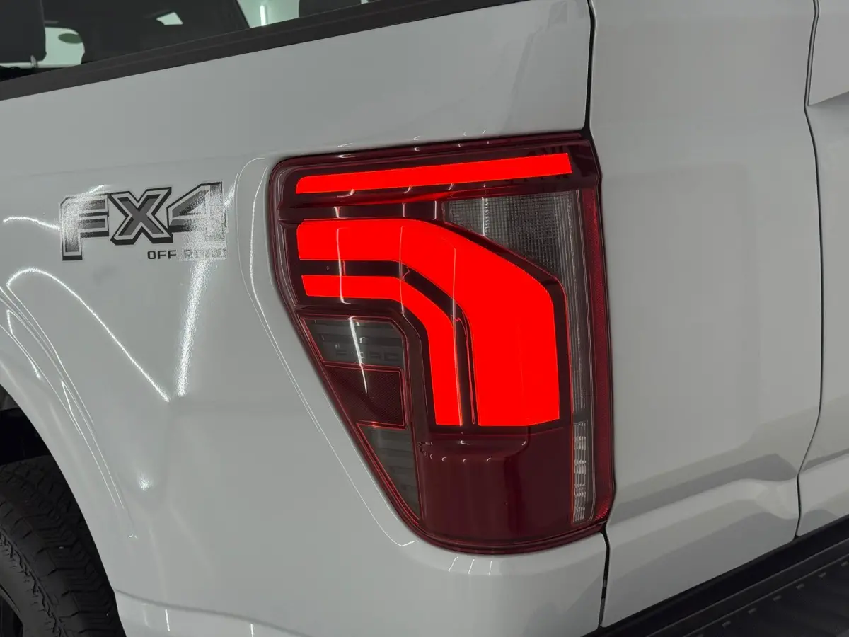 USA 5.0 V8 Lariat black FX4 / B&O / Pano / HUD