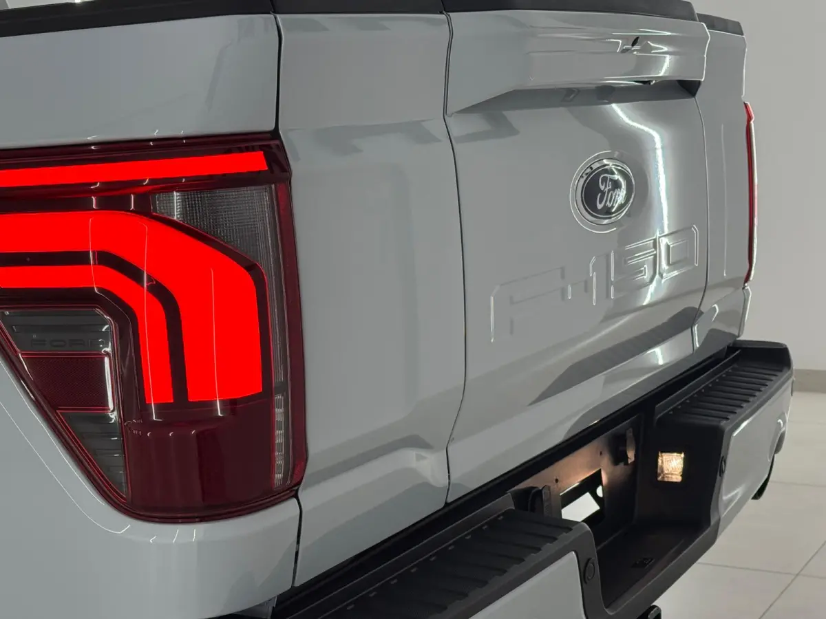 USA 5.0 V8 Lariat black FX4 / B&O / Pano / HUD