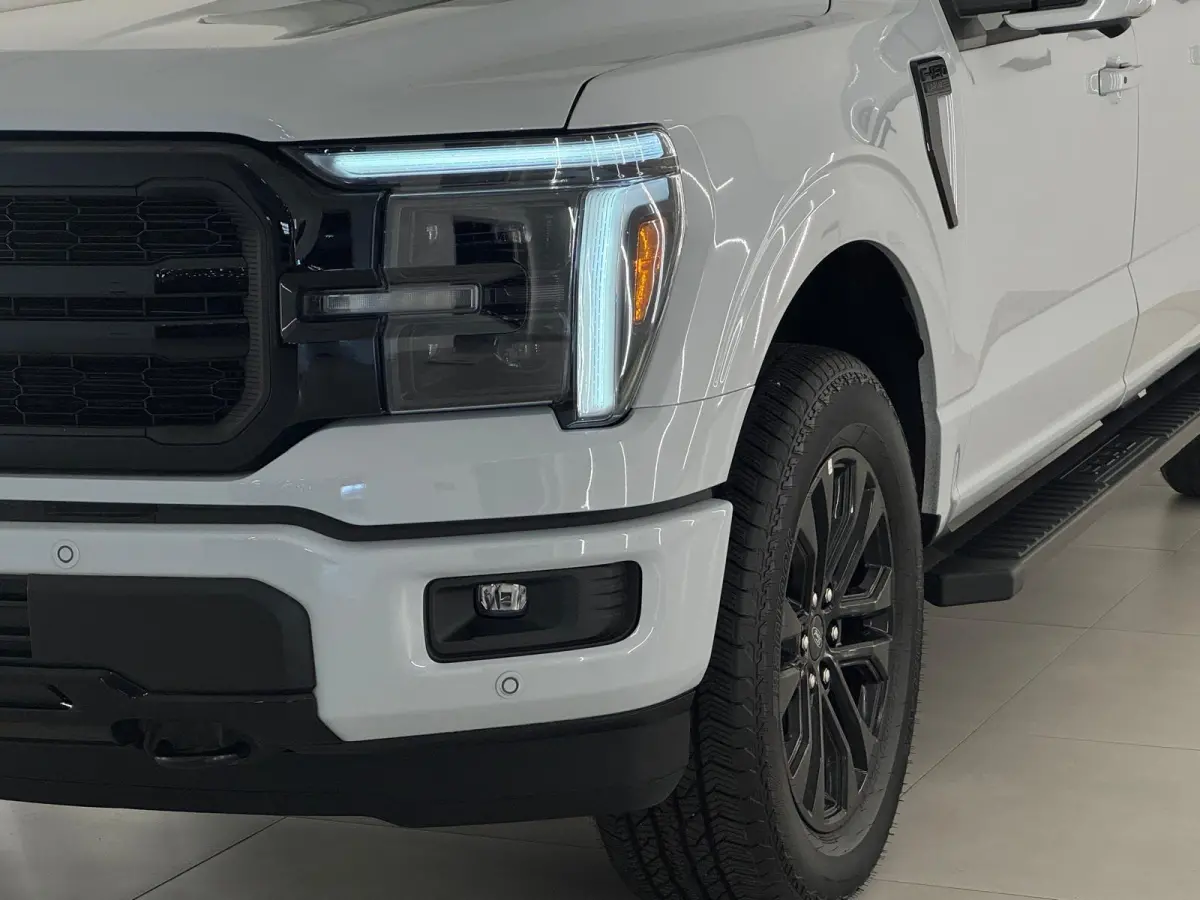 USA 5.0 V8 Lariat black FX4 / B&O / Pano / HUD