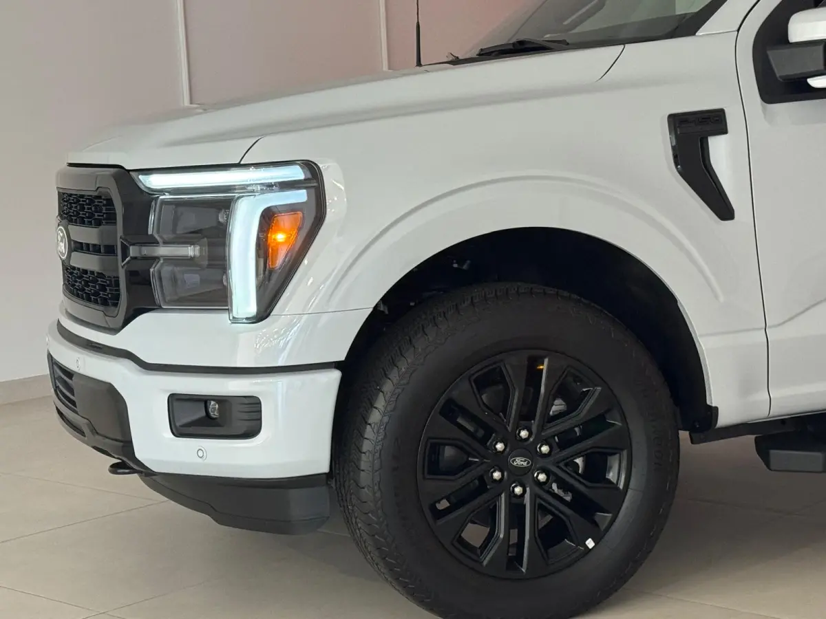 USA 5.0 V8 Lariat black FX4 / B&O / Pano / HUD