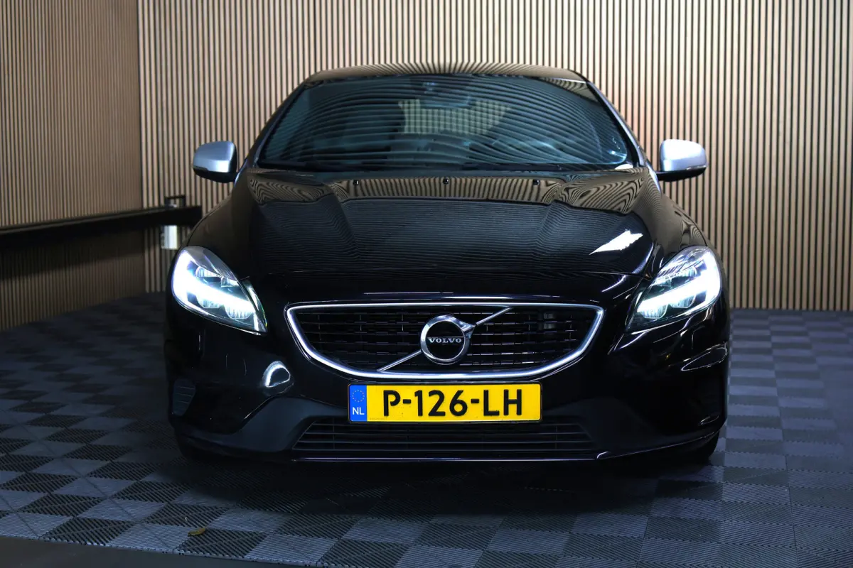 2.0 T5 R-Design AVM NAVI CLIMA CRUISE PDC STOELVERWARMING "18