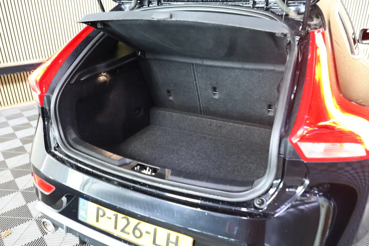 2.0 T5 R-Design AVM NAVI CLIMA CRUISE PDC STOELVERWARMING "18