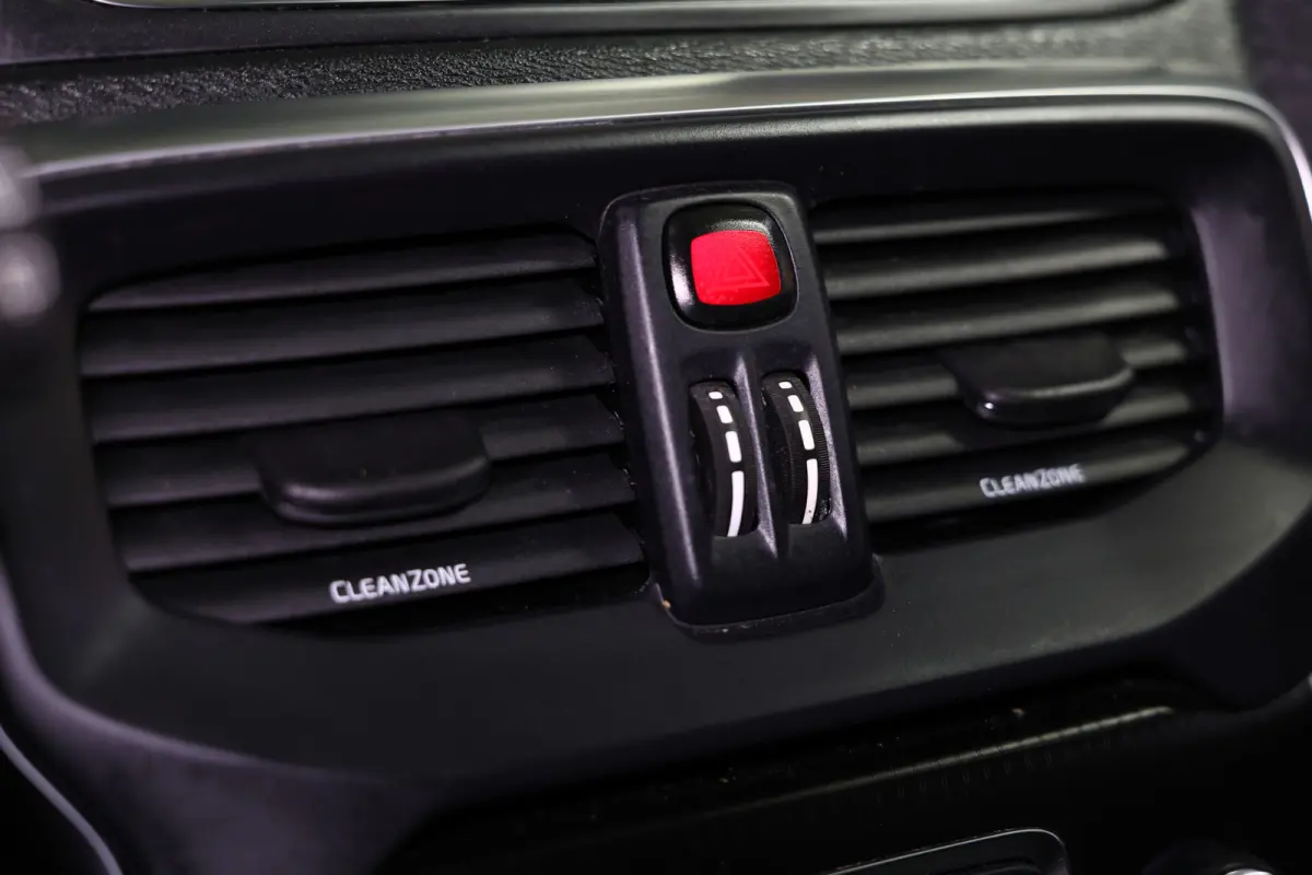 2.0 T5 R-Design AVM NAVI CLIMA CRUISE PDC STOELVERWARMING "18