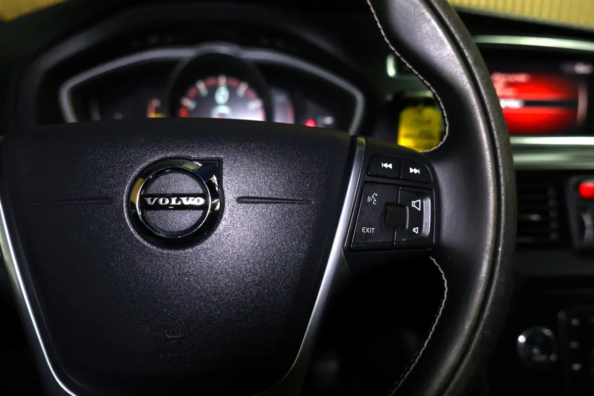 2.0 T5 R-Design AVM NAVI CLIMA CRUISE PDC STOELVERWARMING "18