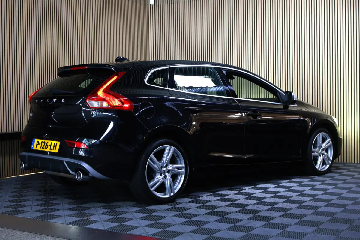 2.0 T5 R-Design AVM NAVI CLIMA CRUISE PDC STOELVERWARMING "18