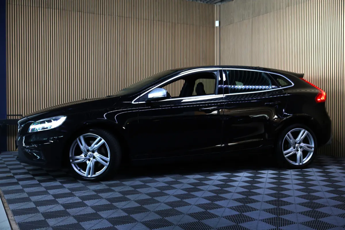 2.0 T5 R-Design AVM NAVI CLIMA CRUISE PDC STOELVERWARMING "18
