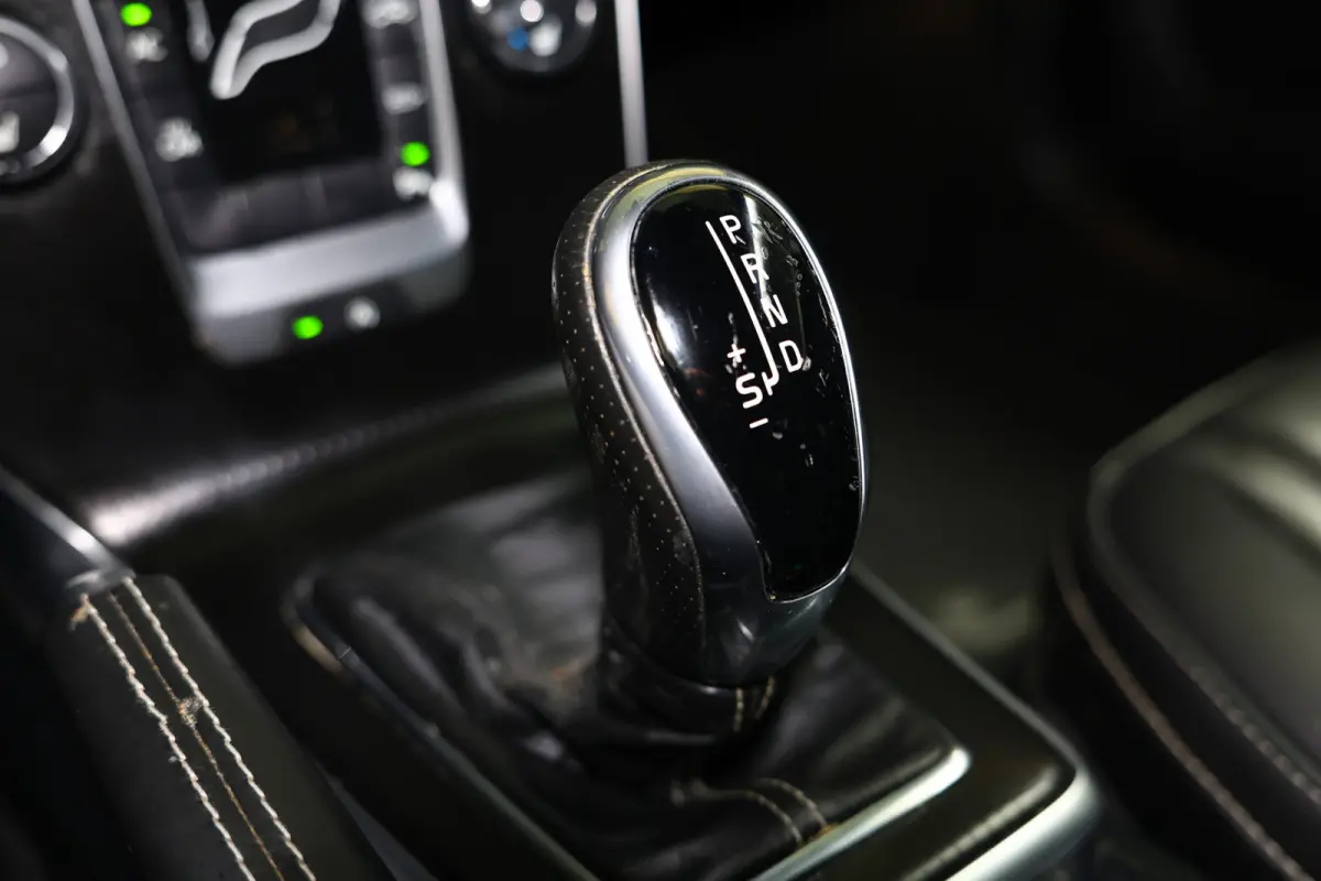 2.0 T5 R-Design AVM NAVI CLIMA CRUISE PDC STOELVERWARMING "18