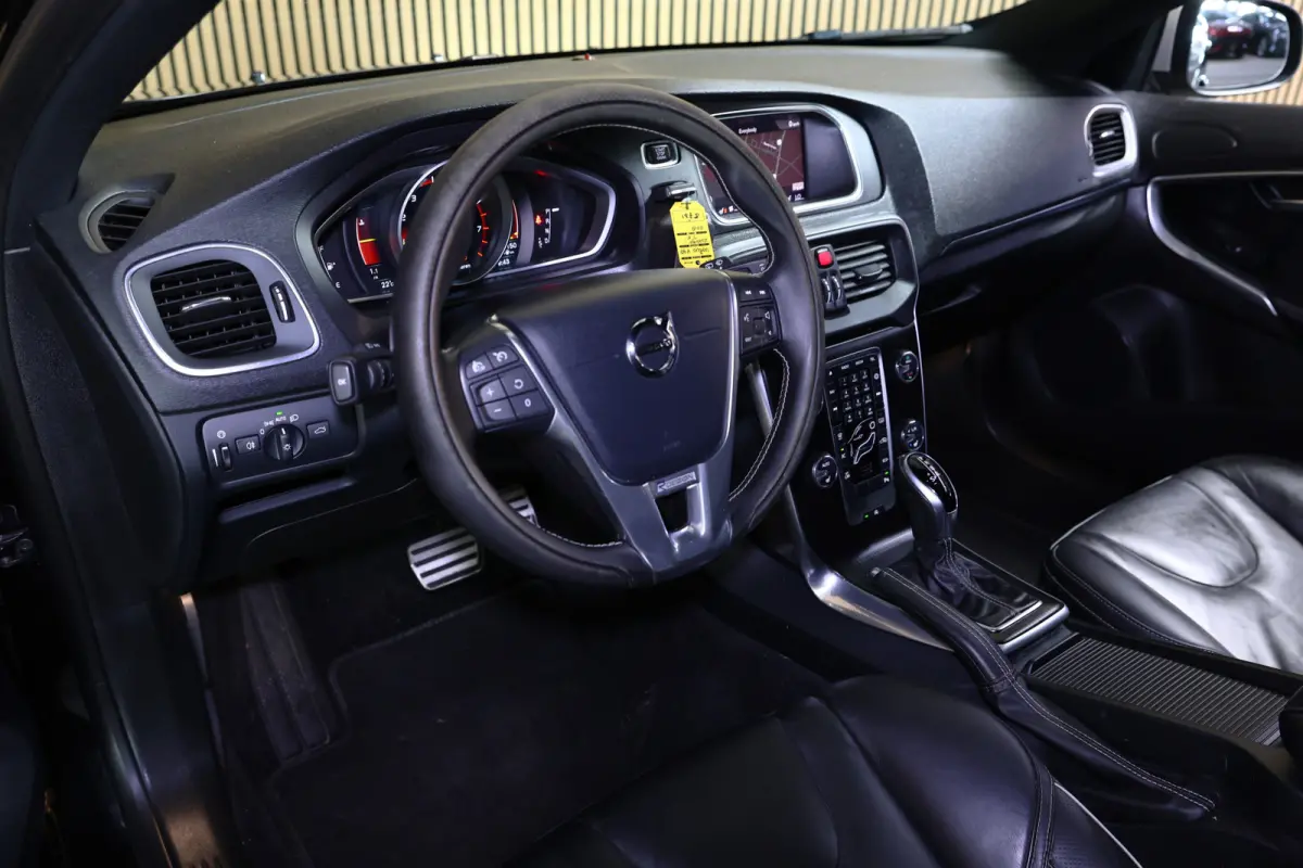 2.0 T5 R-Design AVM NAVI CLIMA CRUISE PDC STOELVERWARMING "18