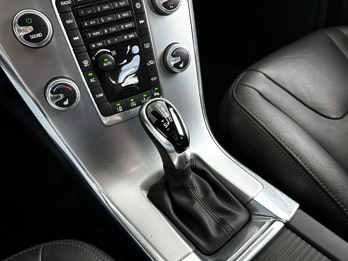 T5 FWD Nordic+ | Panoramadak | Park assist | Cruise control | Stoelverwarming