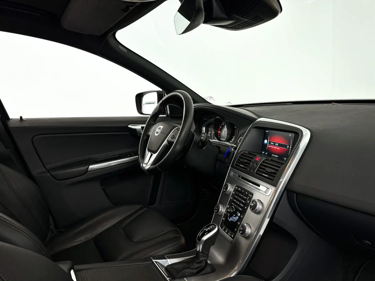 T5 FWD Nordic+ | Panoramadak | Park assist | Cruise control | Stoelverwarming