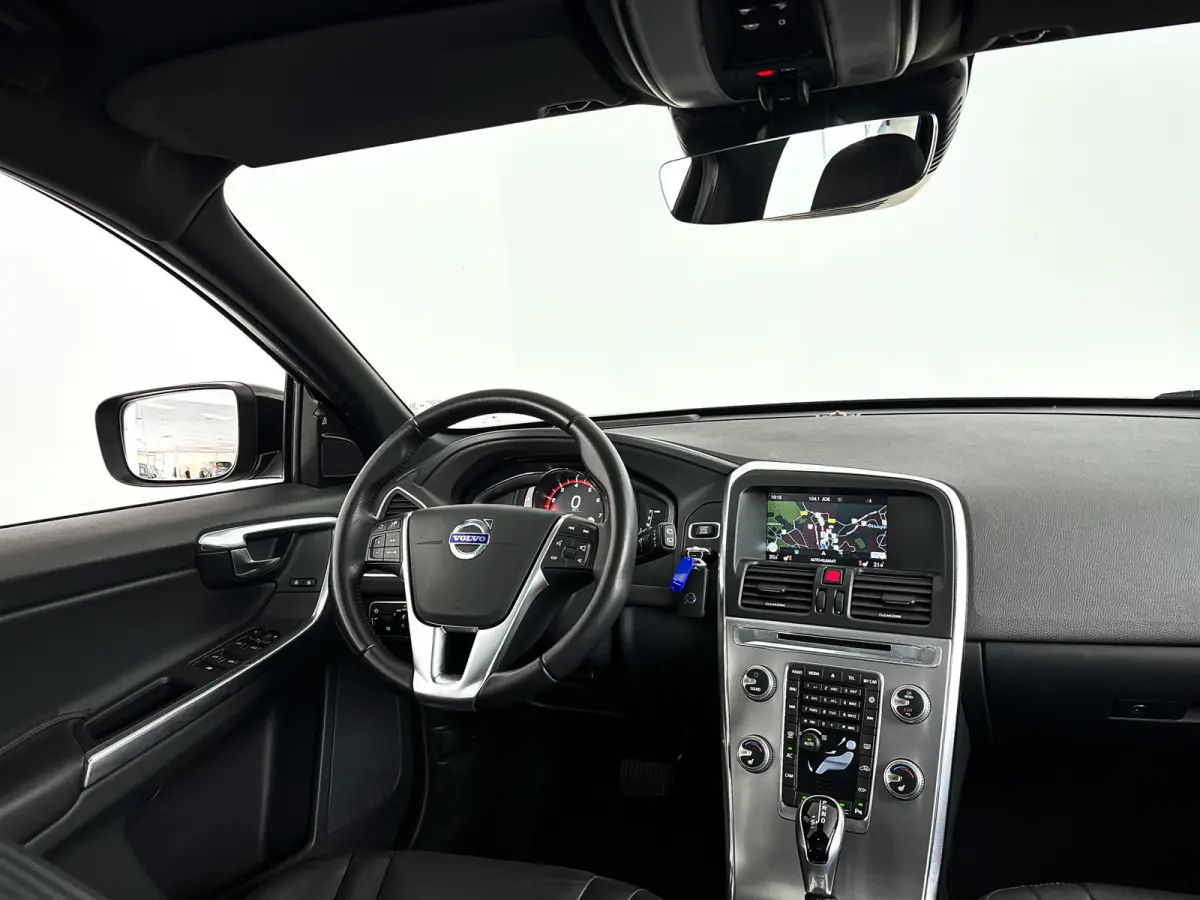 T5 FWD Nordic+ | Panoramadak | Park assist | Cruise control | Stoelverwarming