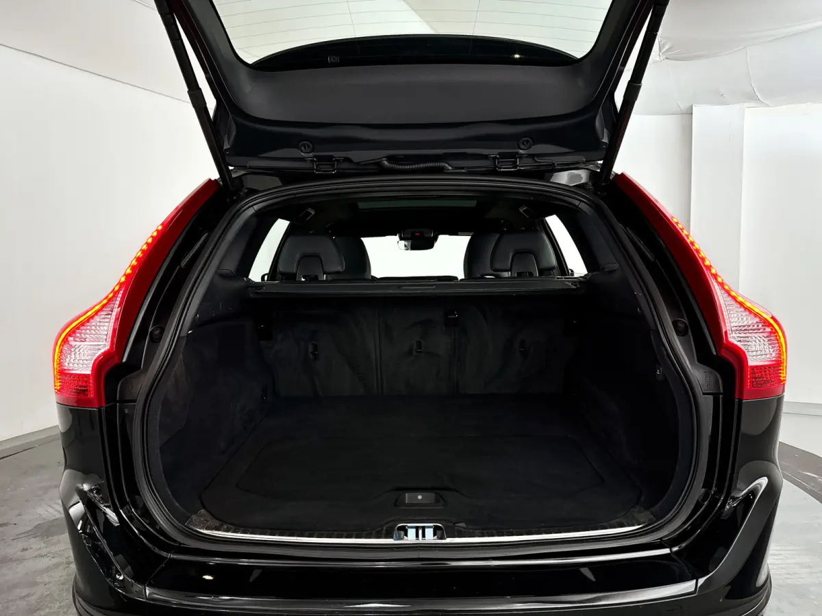 T5 FWD Nordic+ | Panoramadak | Park assist | Cruise control | Stoelverwarming