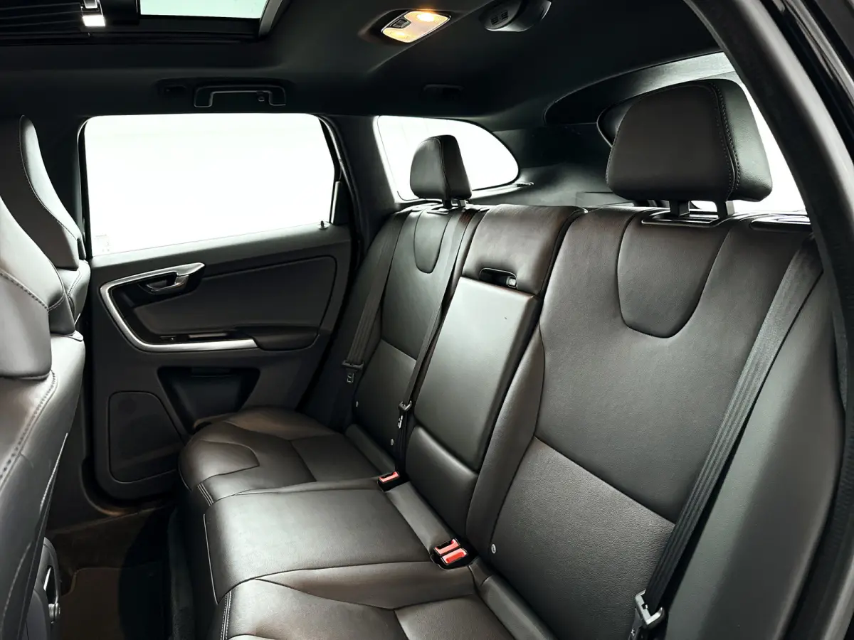 T5 FWD Nordic+ | Panoramadak | Park assist | Cruise control | Stoelverwarming