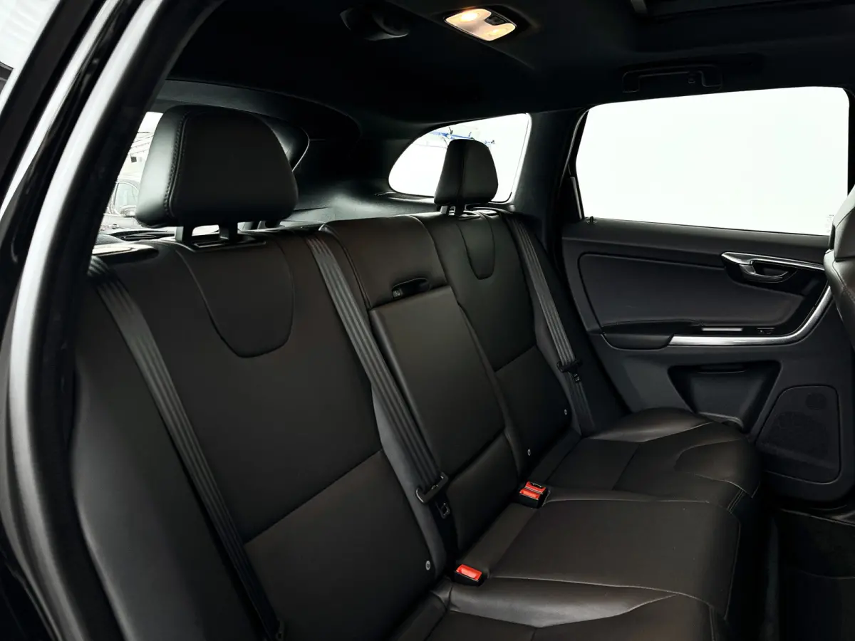T5 FWD Nordic+ | Panoramadak | Park assist | Cruise control | Stoelverwarming