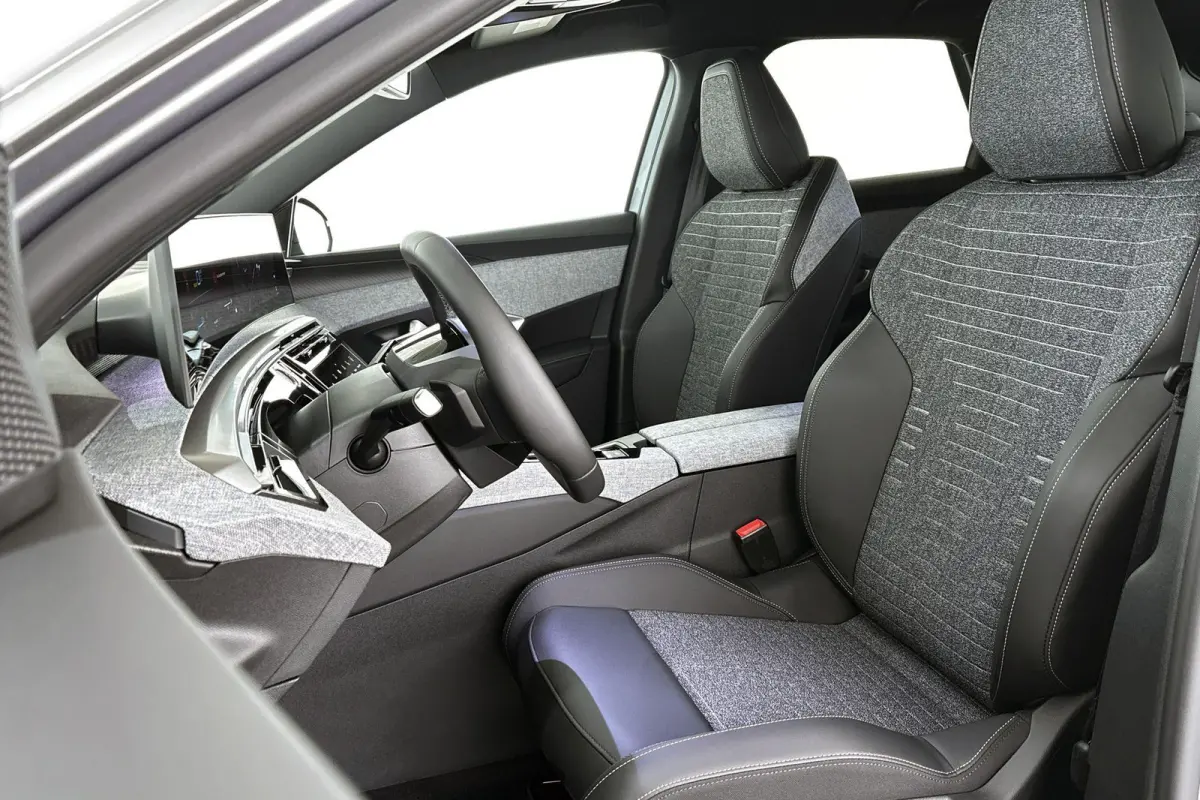 1.6 plug-in Hybrid 195 Allure /Navi / Camera / Trekhaak / Voordeel