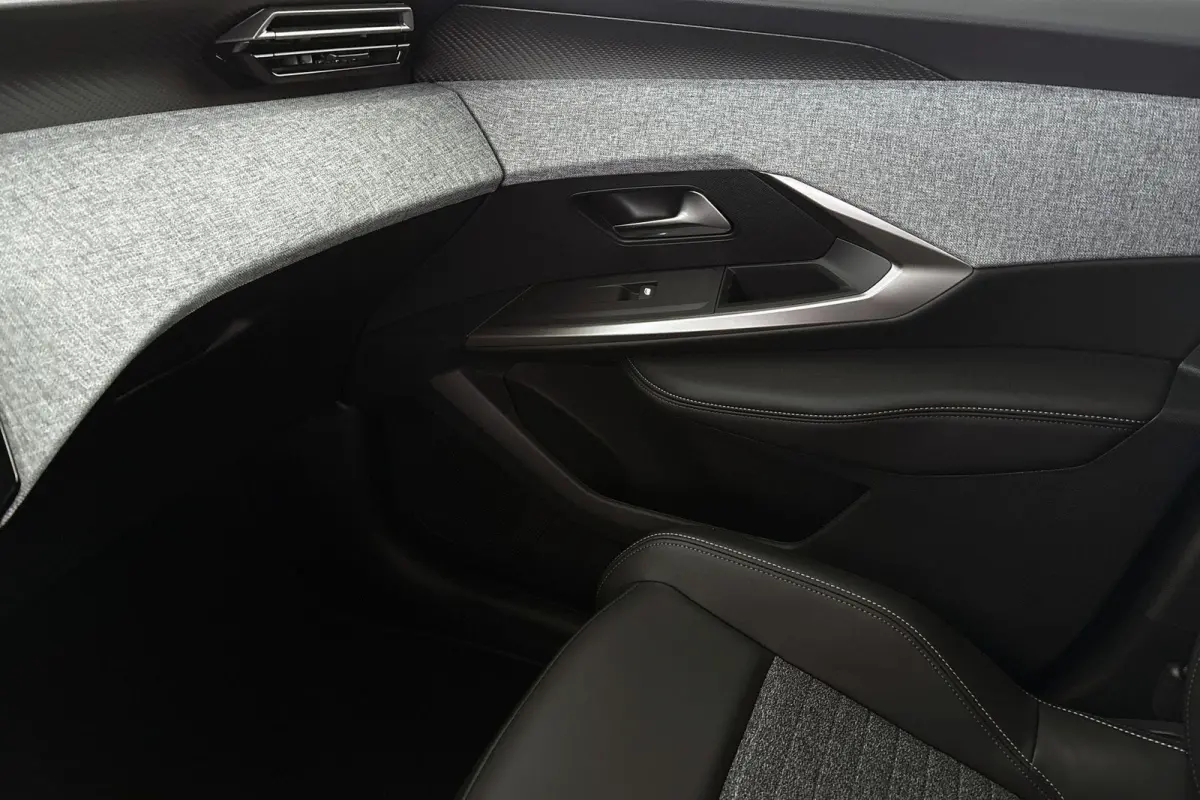 1.6 plug-in Hybrid 195 Allure /Navi / Camera / Trekhaak / Voordeel