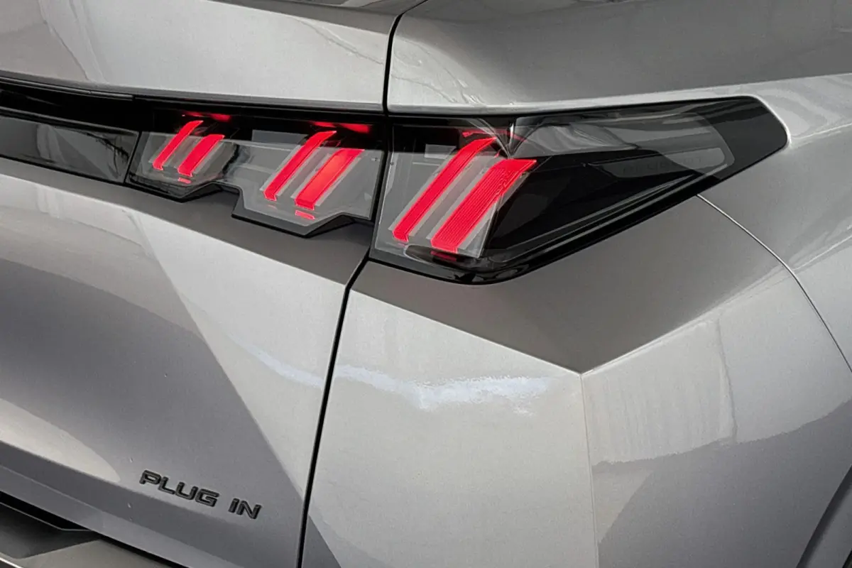 1.6 plug-in Hybrid 195 Allure /Navi / Camera / Trekhaak / Voordeel