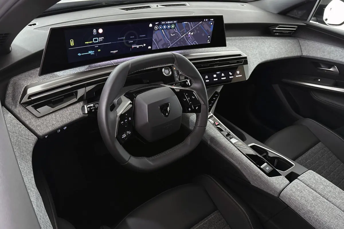 1.6 plug-in Hybrid 195 Allure /Navi / Camera / Trekhaak / Voordeel
